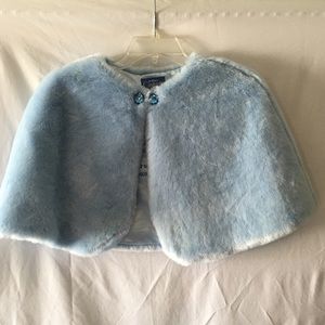 💙🤍Vintage Cinderella  faux fur cape   med/lg🤍💙